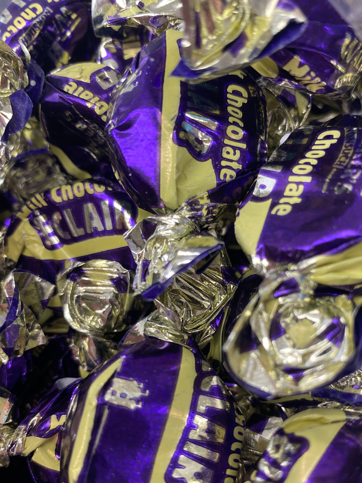 Walkers Milk Chocolate Eclairs - 100g