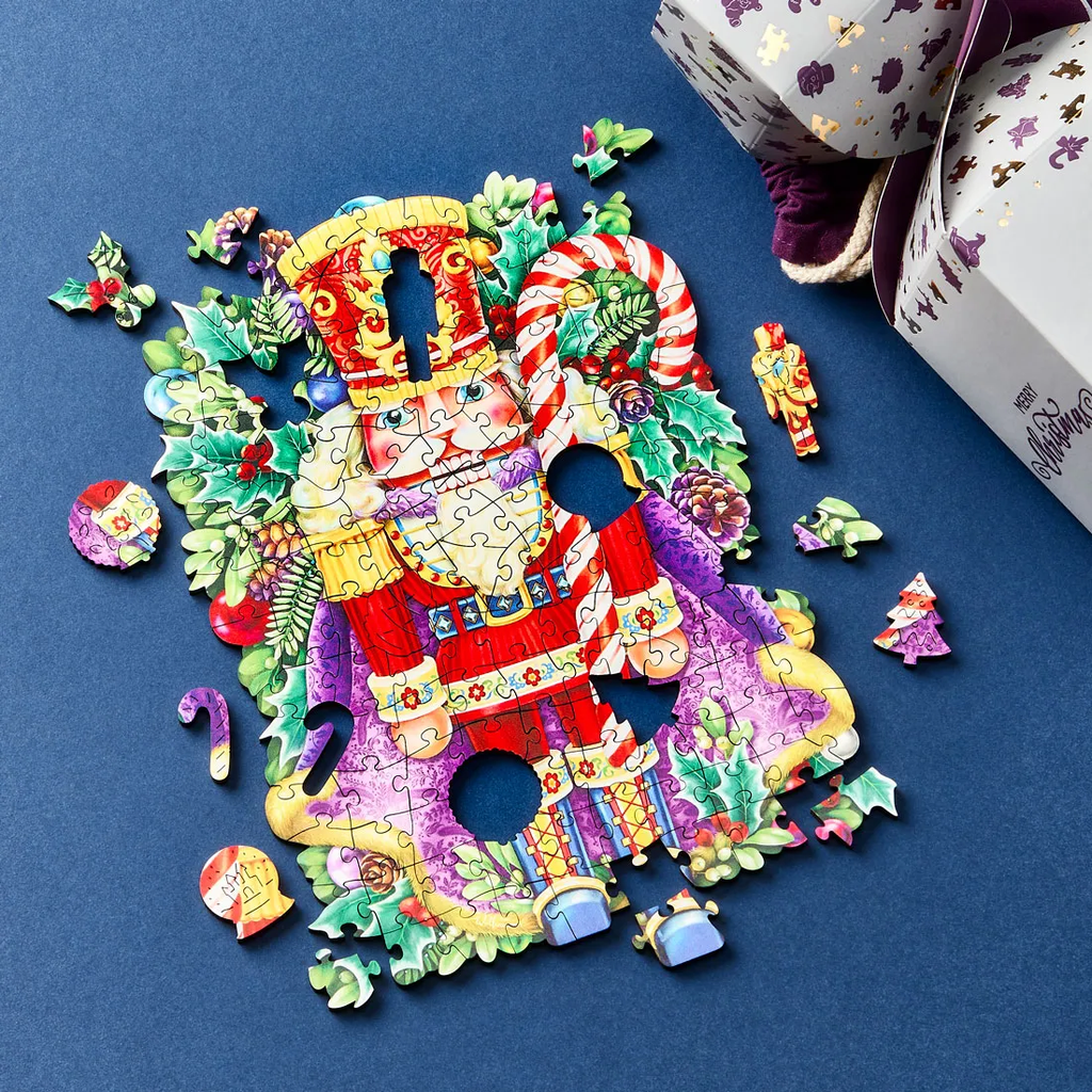 Holiday Nutcracker Large Cracker: 140 Pieces