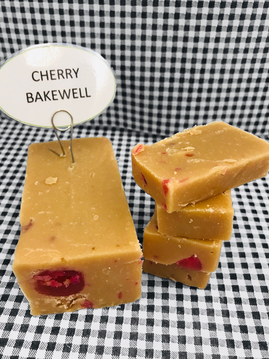 Cherry Bakewell Fudge - 100g image 0